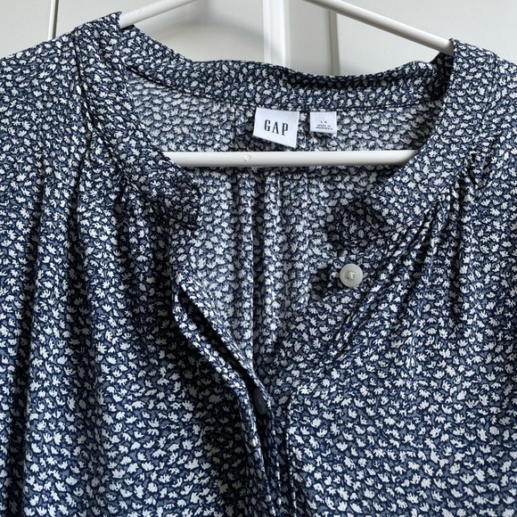 Casual Gap Blouse - Picture 2 of 4